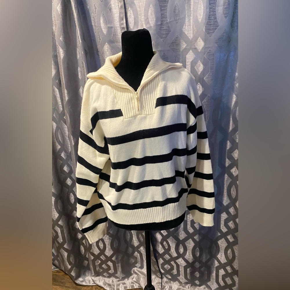 DAZY‎ Ladies Striped Half-Zip Sweater Size Medium New with Tags